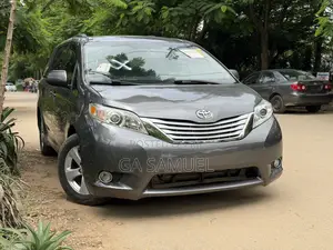 Toyota Sienna LE 8 Passenger 2011 Gray
