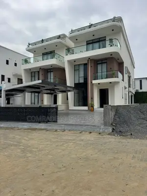5bdrm Duplex in Chevron for sale