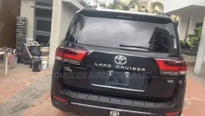 Toyota Land Cruiser LC300 2023 Teal