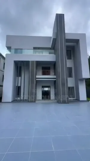 Furnished 4bdrm Duplex in Banana Island for sale