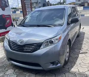 Toyota Sienna 2011 Blue