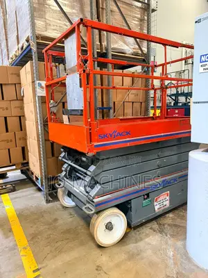 Skyjack Lifter