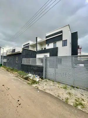 5bdrm House in Galadimawa for sale