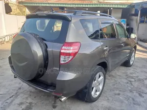 Toyota RAV4 2009