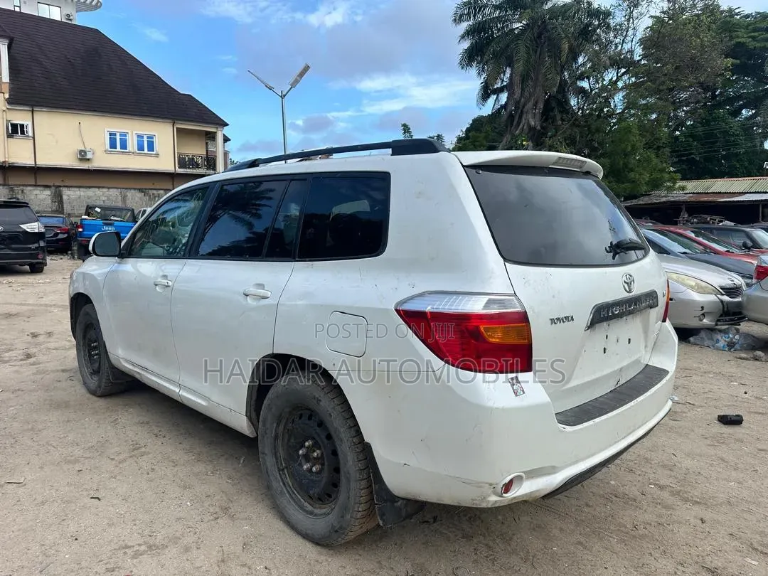 Toyota Highlander Base 2009 White