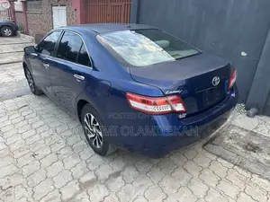 Toyota Camry LE 4dr Sedan (2.5L 4cyl 6AM) 2010 Blue