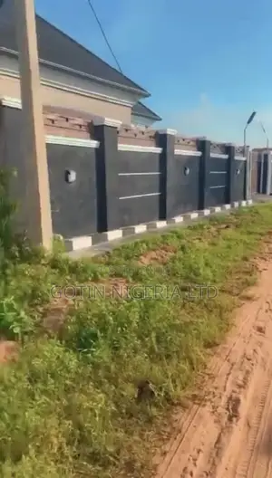 Distress Sale: 50ft X 100ft Land at Ogheghe, Sapele Road