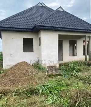 6bdrm Block of Flats in Ekehuan Barracks, Benin City for sale