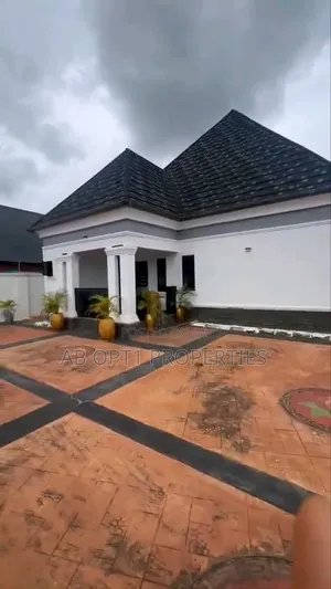4bdrm Bungalow in Amagba, Gra, Benin City for sale