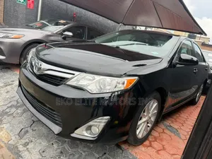 Toyota Camry XLE 4dr Sedan (2.5L 4cyl 6A) 2012 Gray
