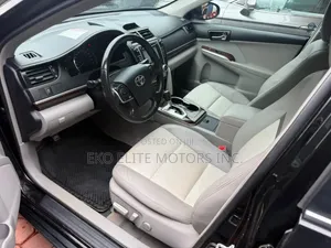 Toyota Camry XLE 4dr Sedan (2.5L 4cyl 6A) 2012 Gray