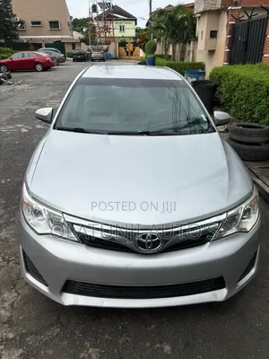 Toyota Camry LE 4dr Sedan (2.5L 4cyl 6A) 2013 Silver