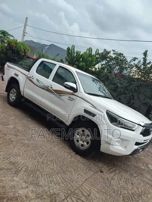 Toyota Hilux 2010 White