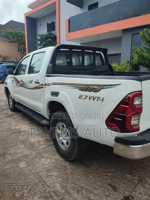 Toyota Hilux 2010 White