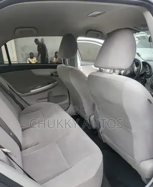 Toyota Corolla LE 4dr Sedan (1.8L 4cyl 4A) 2012 Silver
