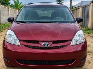 Toyota Sienna LE 2009 Red