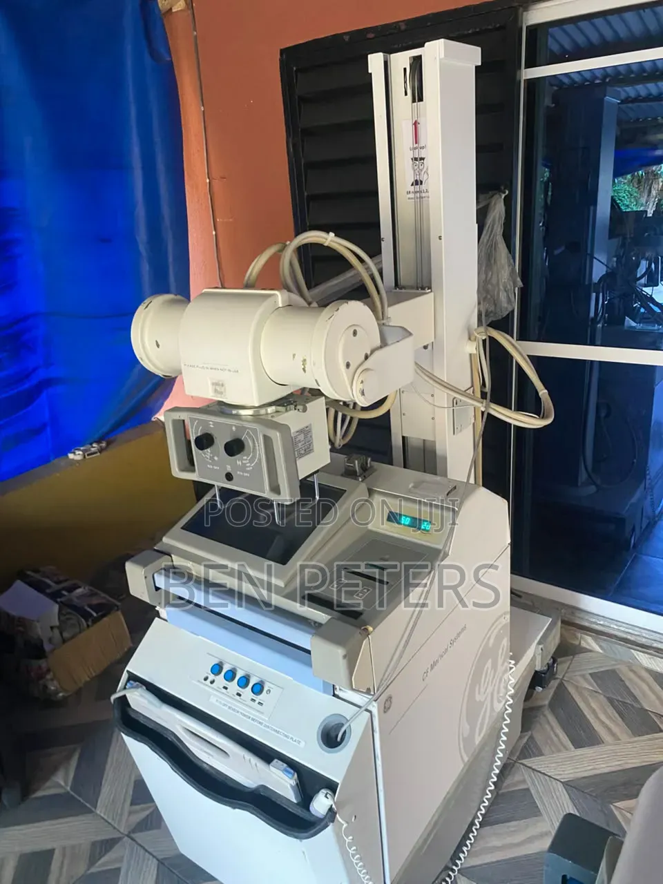GE AMX4 Plus DR Mobile X-Ray Machine
