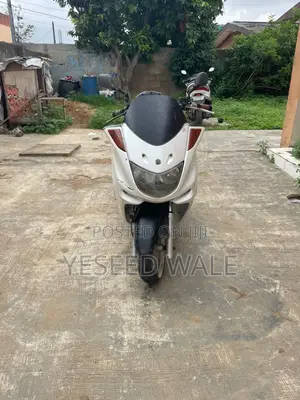 Yamaha Majesty 2015 White