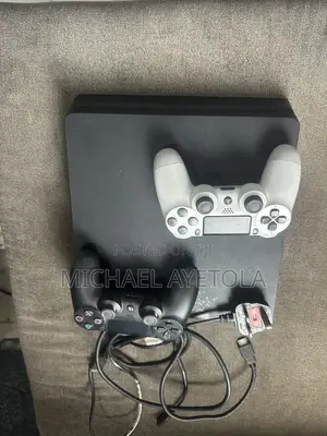 PlayStation 4 Slim Hacked With 8 Games Like FC26/,with Two Controller