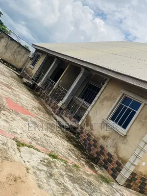 8bdrm Bungalow in Orire Estate, Ado Ekiti for sale