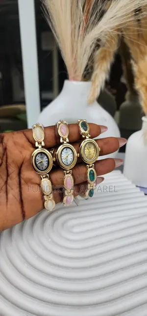 Vintage Pearl Slim Wristwatch