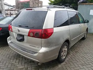 Toyota Sienna 2009 Silver