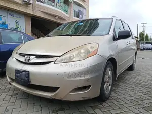 Toyota Sienna 2009 Silver