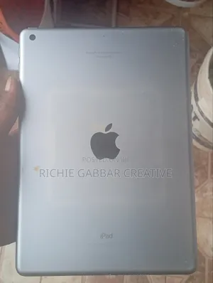 Apple iPad 5 (2022) 32 GB Gray