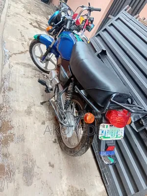 TVS Apache 180 RTR 2025 Blue