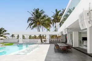 Luxury 1 Bedroom Beach House at Salt Beach