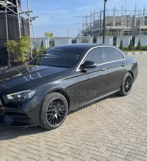 Mercedes-Benz E300 4Matic AWD Sedan (2.0L 4cyl 9A) 2017 Black