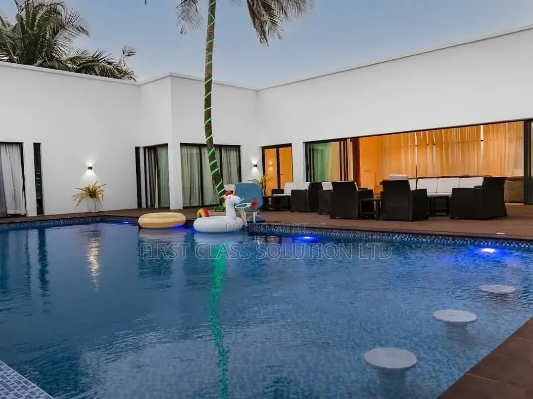 Stuning 4 Bedroom Beach House