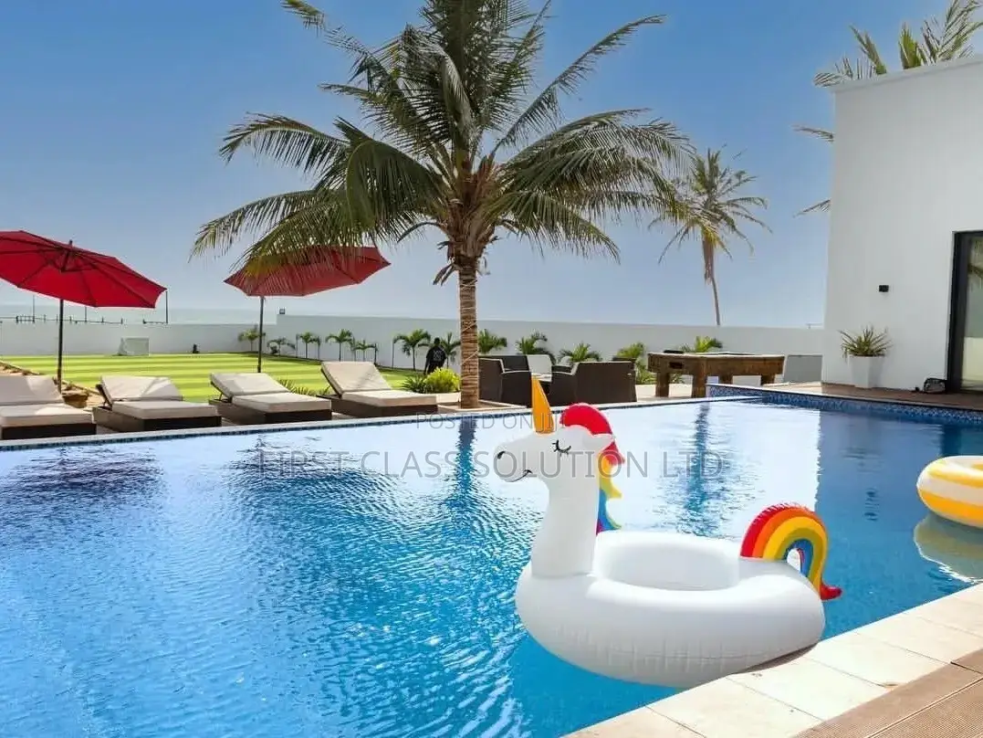 Stuning 4 Bedroom Beach House