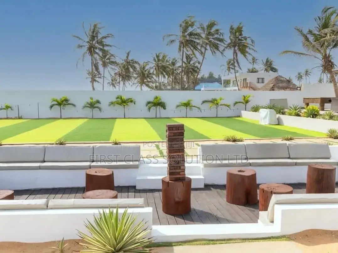 Stuning 4 Bedroom Beach House