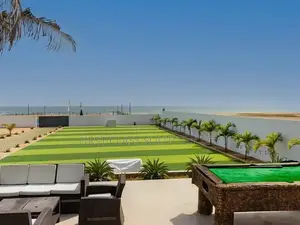 Stuning 4 Bedroom Beach House