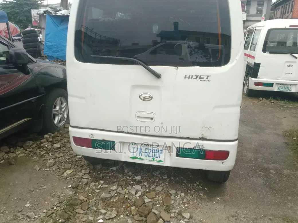 Daihatsu Hijet 2018 White