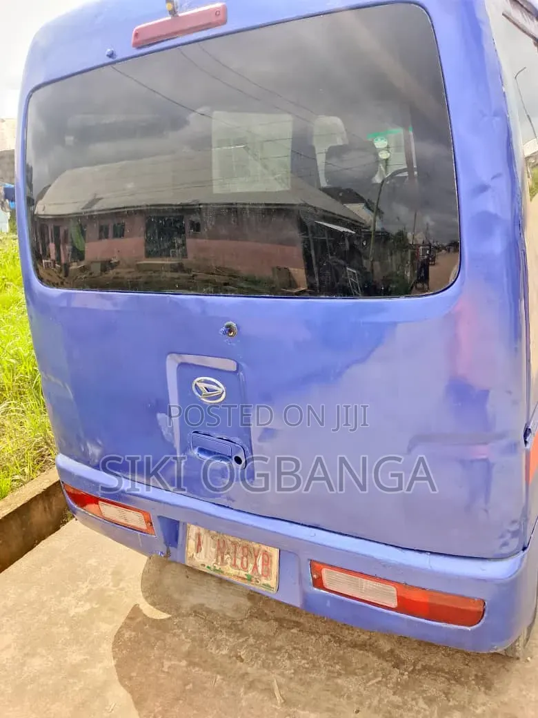 Daihatsu Hijet 2011 Blue