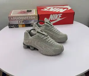 Nike Shox R4 Sneakers