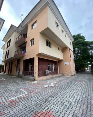 3bdrm Apartment in Lekki Phase 1 for rent