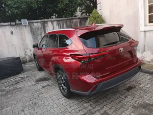 Toyota Highlander XLE 2022 Red