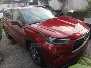 Toyota Highlander XLE 2022 Red
