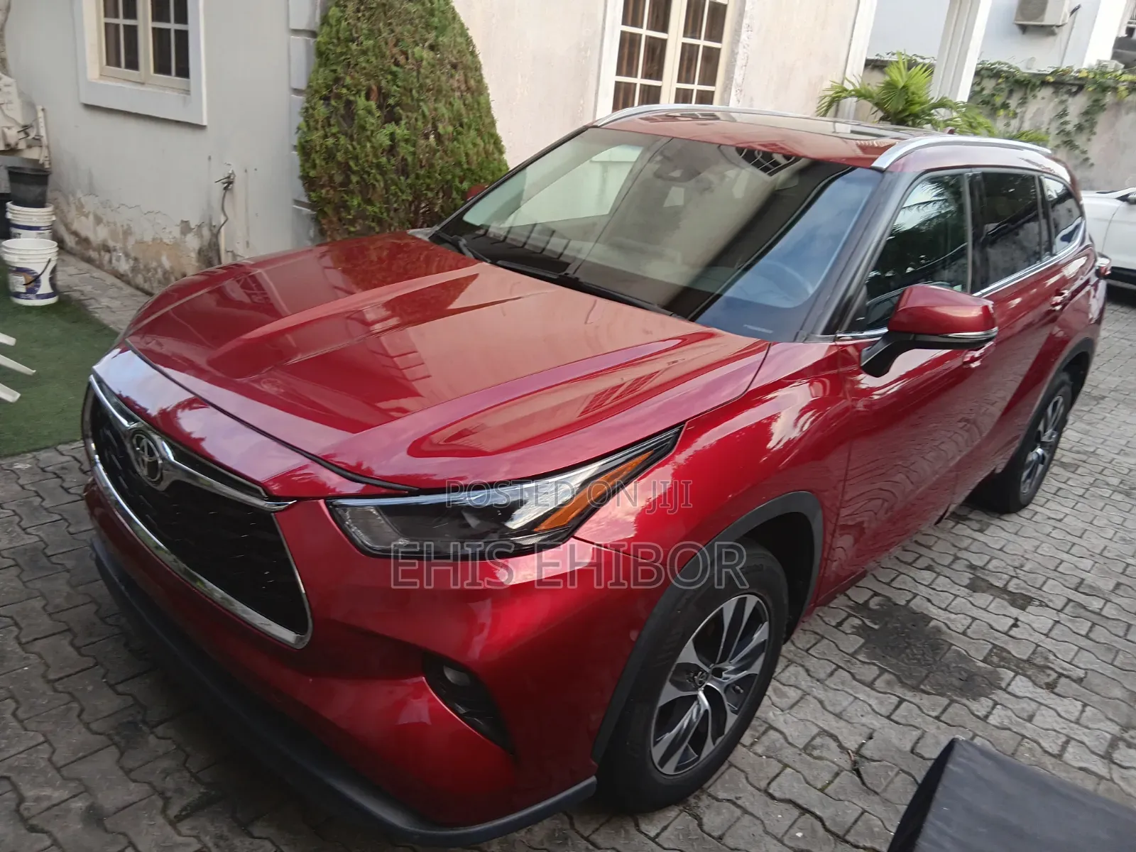 Toyota Highlander XLE 2022 Red