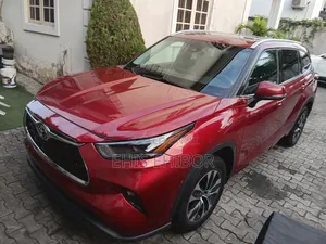 Toyota Highlander XLE 2022 Red