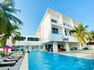 Luxurious 10 Bedroom Beach Front House