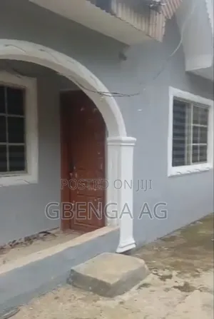 3bdrm Apartment in Ikola Eleyin, Ipaja / Ipaja for rent