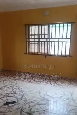 3bdrm Apartment in Ikola Eleyin, Ipaja / Ipaja for rent