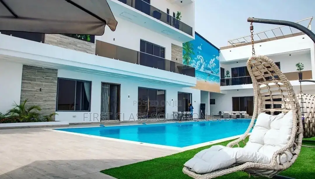 Luxurious 5 Bedroom Beach House