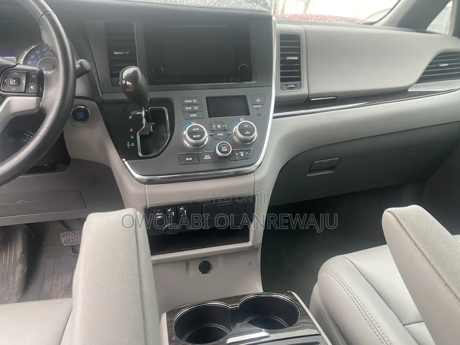 Toyota Sienna 2018 Red