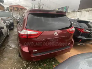 Toyota Sienna 2018 Red