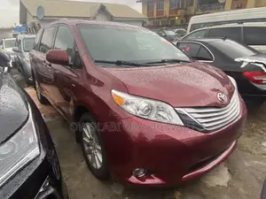 Toyota Sienna 2018 Red